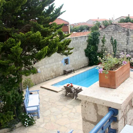 1882 (adults Only) 5*